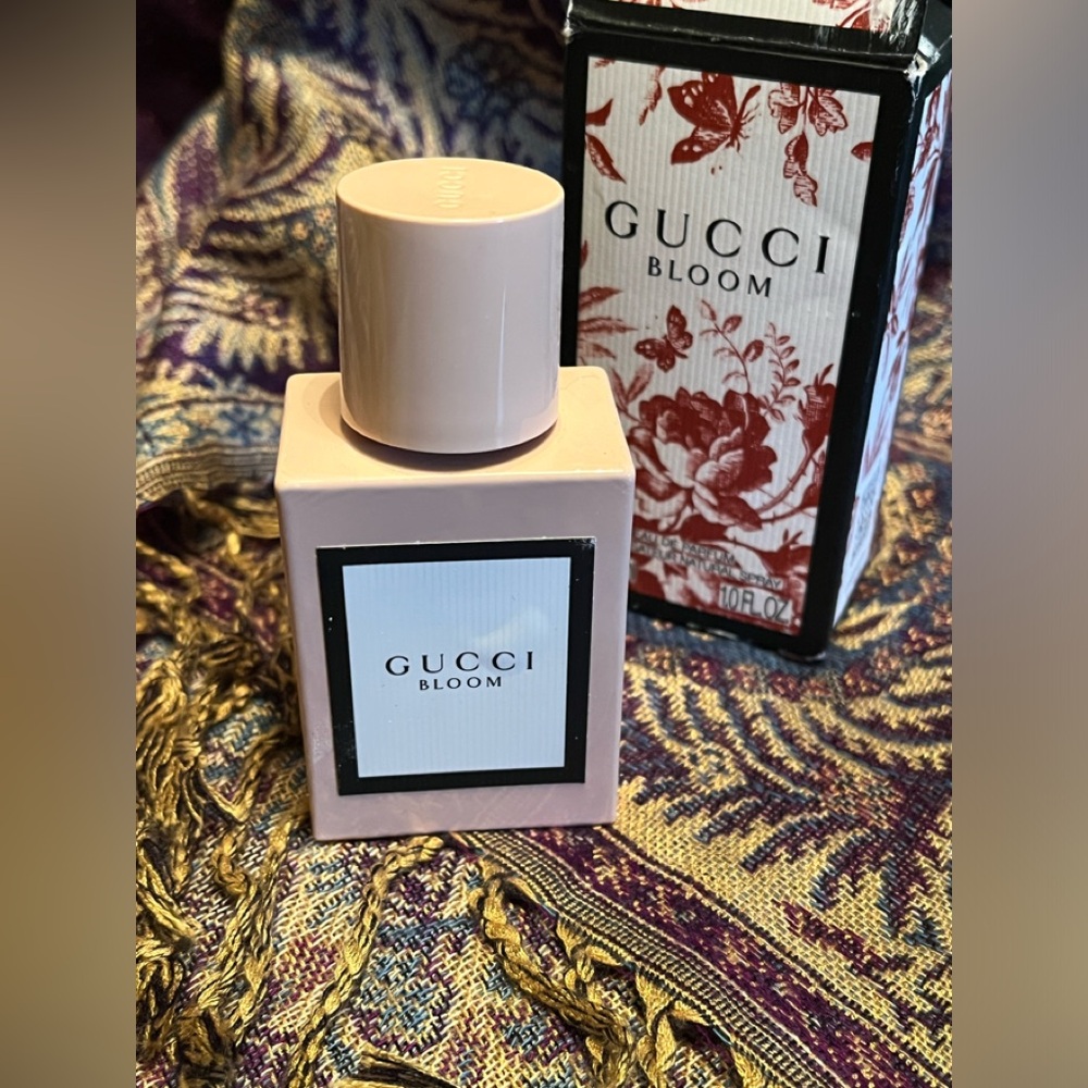 Gucci Bloom Ladies EDP Spray, 1.6 oz - Picture 3 of 9
